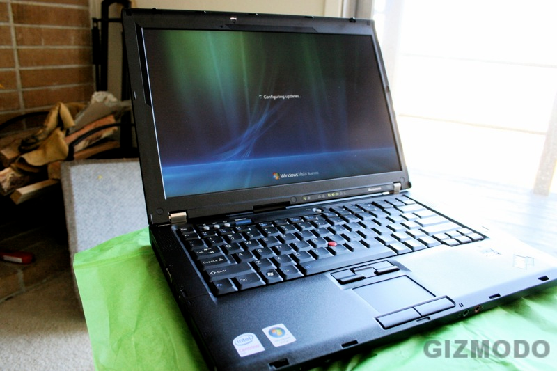 Illustration for article titled Lenovo T61 Thinkpad's Magnesium Rollcage == Wolverine's Bones
